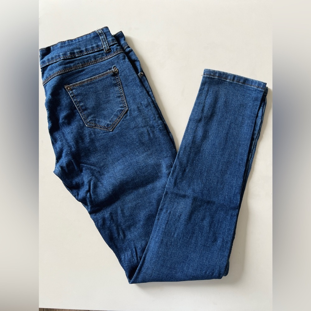 SUPER SKINNY STRAIGHT LEG JEANS